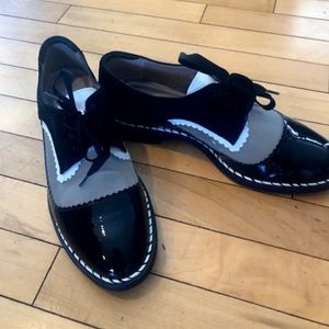 Women Size 41 Beautifeel Black, Ivory and Mesh Lace Up Oxford Never Worn